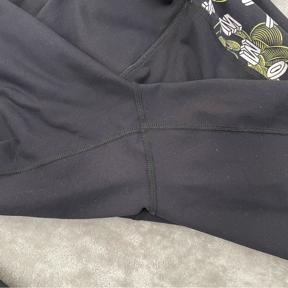 Torrid Disney Minnie Mouse Active Leggings Size 4 - Picture 4 of 9